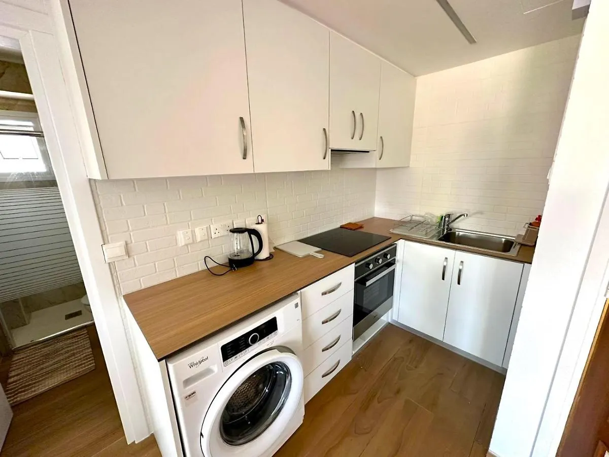 Sea View Apt - 2 Min Walk To The Beach & 200 Mbit Highspeed Internet Larnaca Apartment