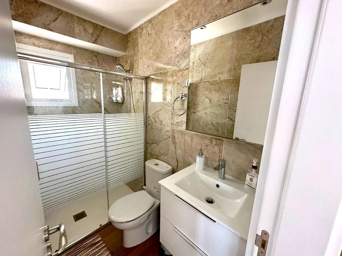 Sea View Apt - 2 Min Walk To The Beach & 200 Mbit Highspeed Internet Larnaca Apartment