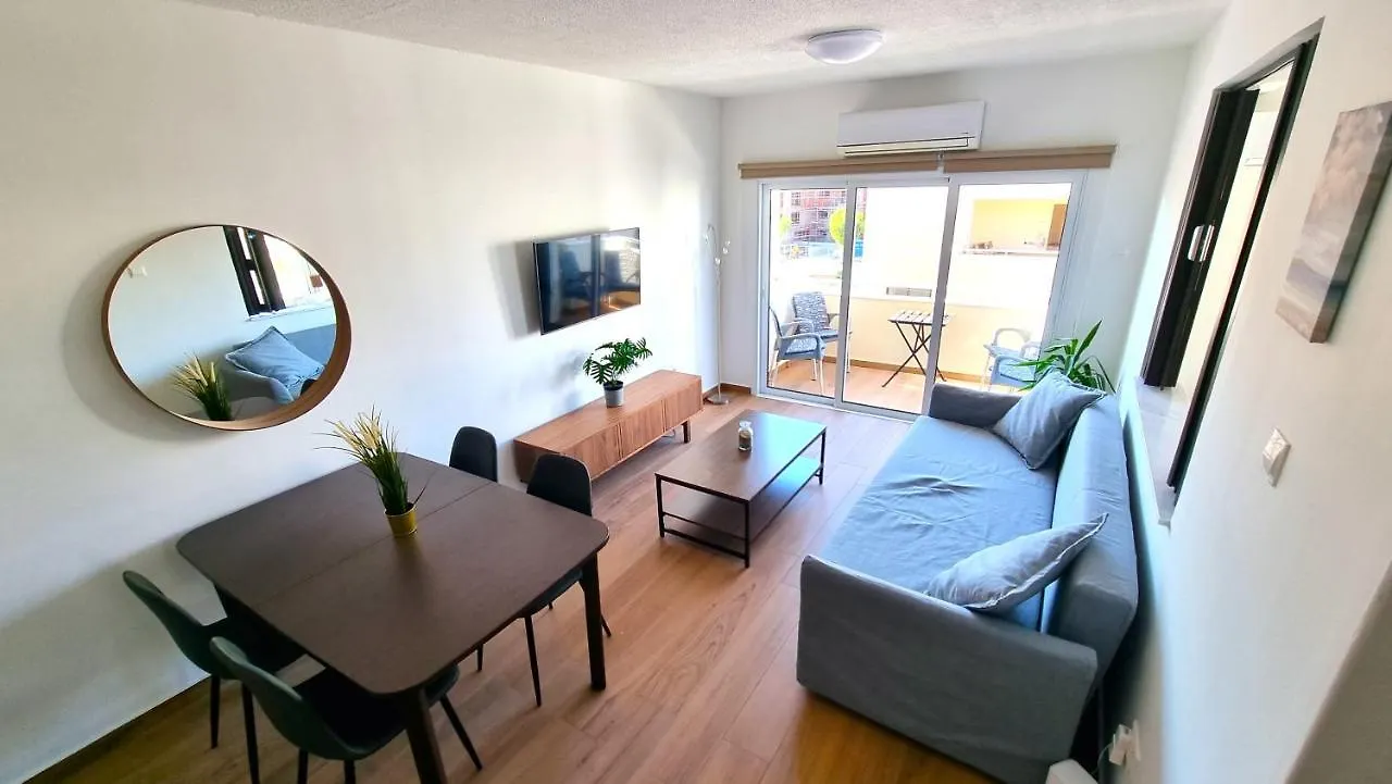 Sea View Apt - 2 Min Walk To The Beach & 200 Mbit Highspeed Internet Larnaca Cyprus