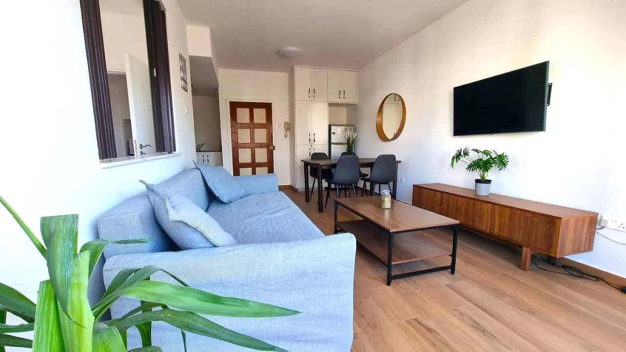 Sea View Apt - 2 Min Walk To The Beach & 200 Mbit Highspeed Internet Larnaca 0*,  Cyprus