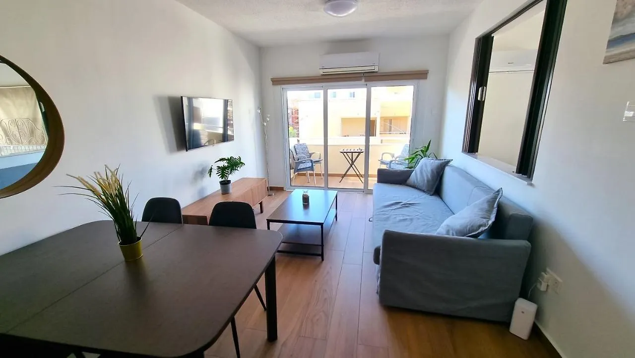 Sea View Apt - 2 Min Walk To The Beach & 200 Mbit Highspeed Internet Larnaca